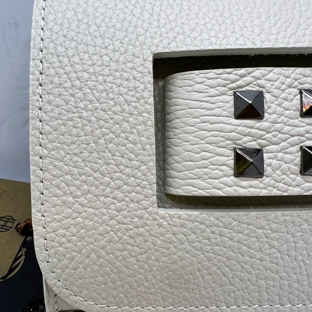 HOUSE OF HARLOW CLUTCH, MADE IN ITALY, BEIGE LEATHER, VERSATILE, UNIQUE DESIGN - Picture 6 of 15